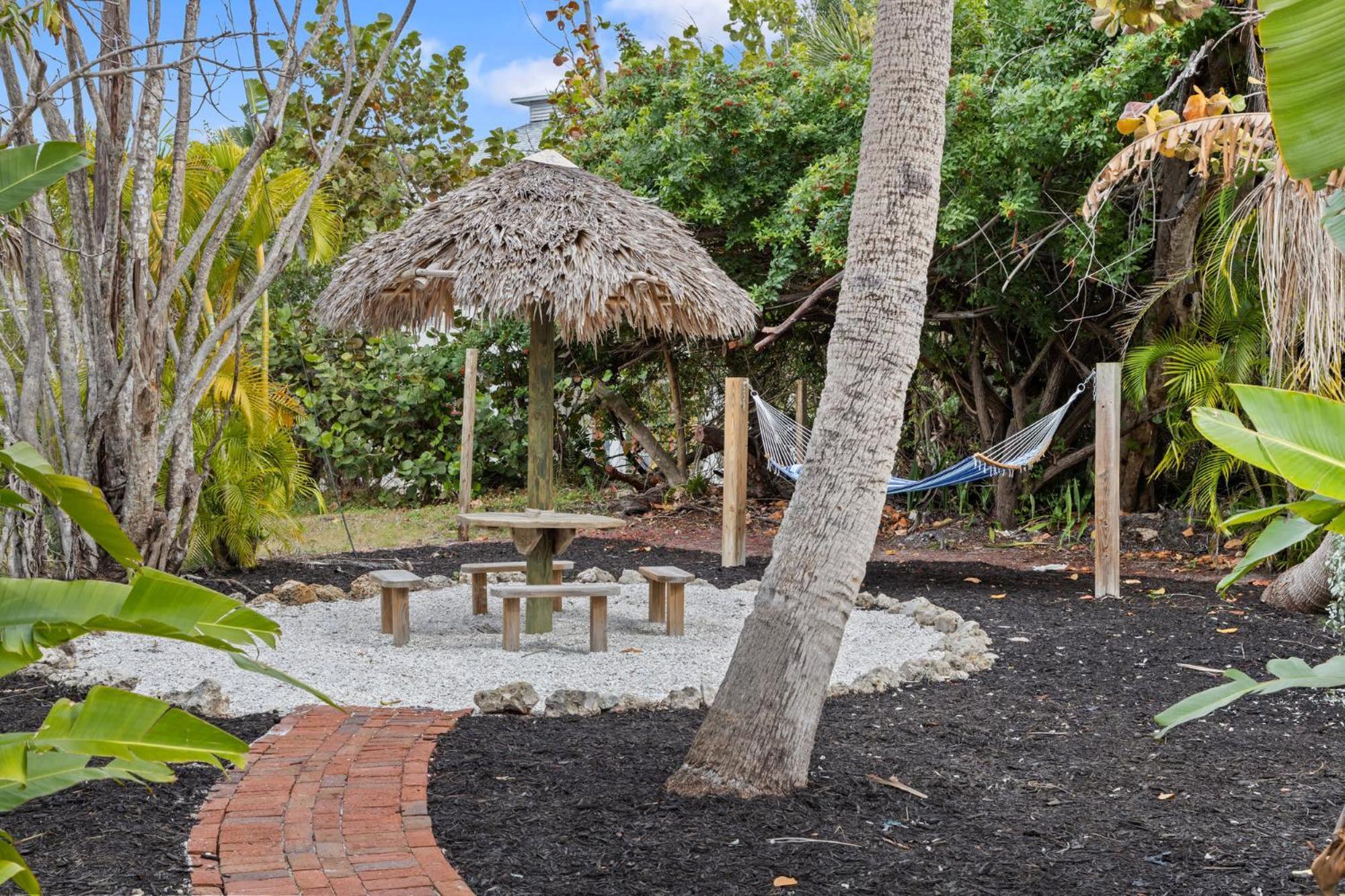 Captain Ed'S - Charming Studio At Palmview Of Sanibel With Bikes Exterior photo